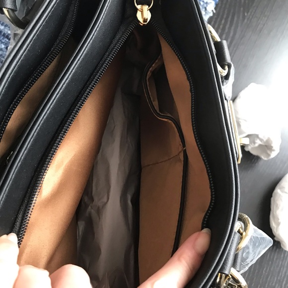 PRICE DROP! Chic Work Bag with Tons of Storage - Picture 4 of 7